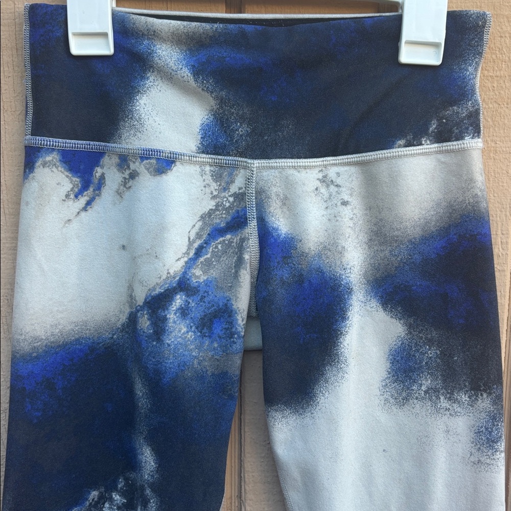 lululemon athletica Blue and Black Tie-Dye Leggings - Picture 4 of 8